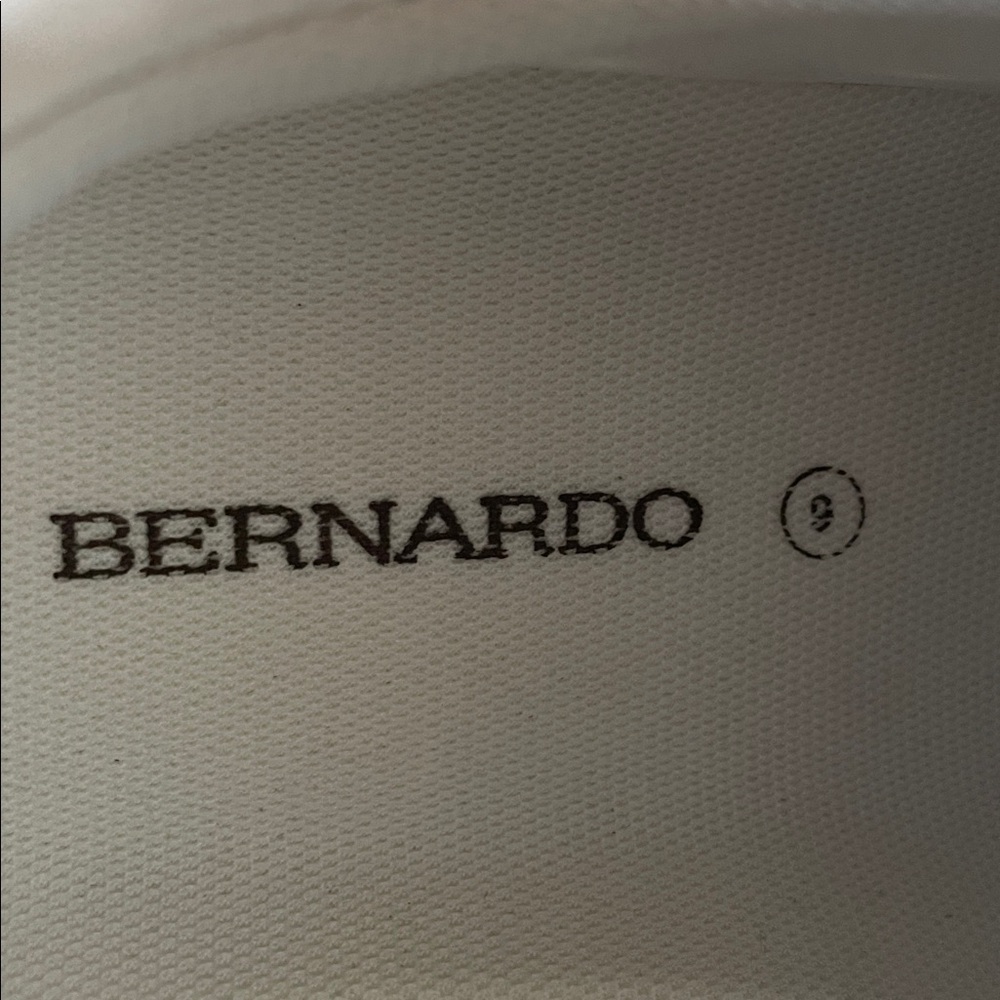 Bernardo Tatum Leather Logo Sneakers Low-Top Sneakers B46 NWOT Size 9 - Picture 12 of 14